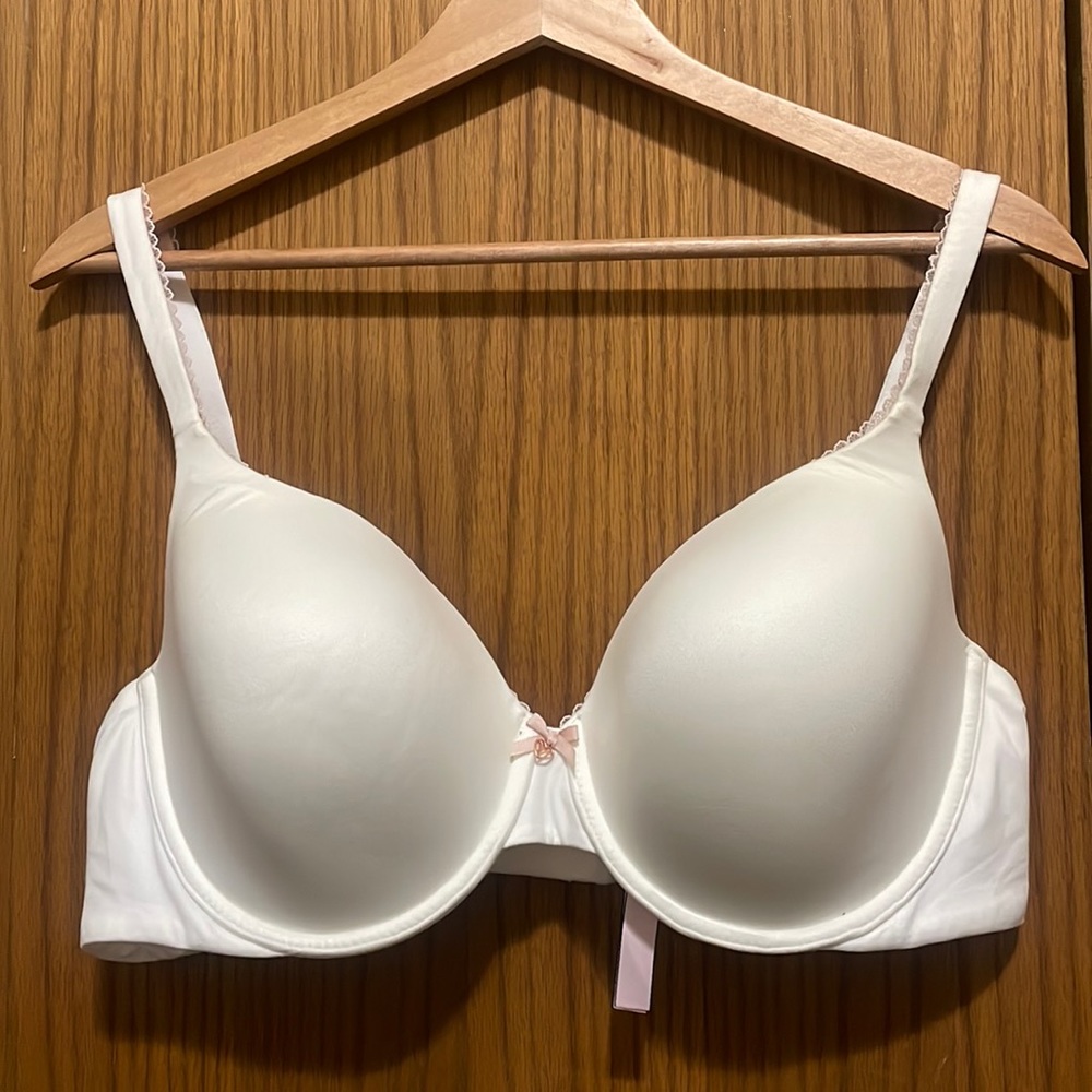 ❤️‍🔥❤️‍🔥2 for $35❤️‍🔥❤️‍🔥 Victoria’s Secret white bra